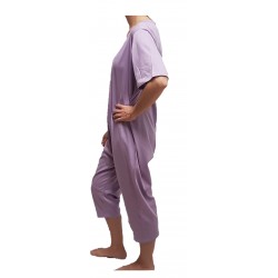 Pijama cremallera tipo mono manga corta pantalón corto.